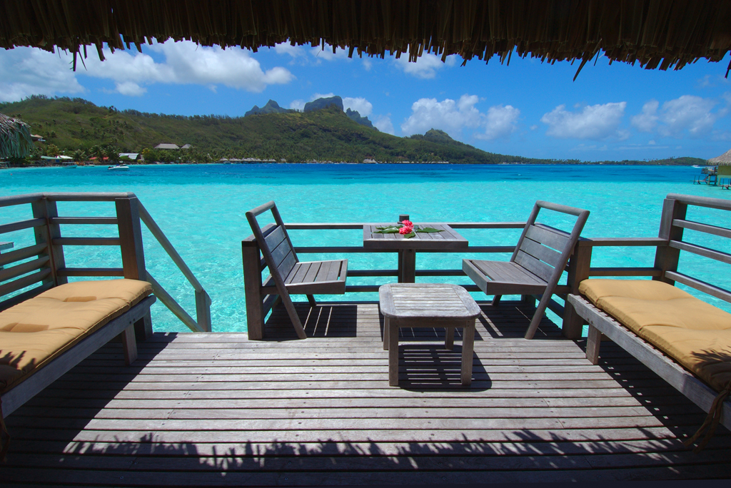 InterContinental bora bora le moana resort bungalow overwater pilotis terrasse deck lagon lagoon etahititravel